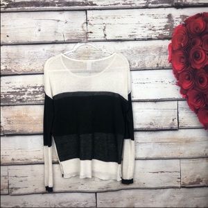 Design History color block white black sweater